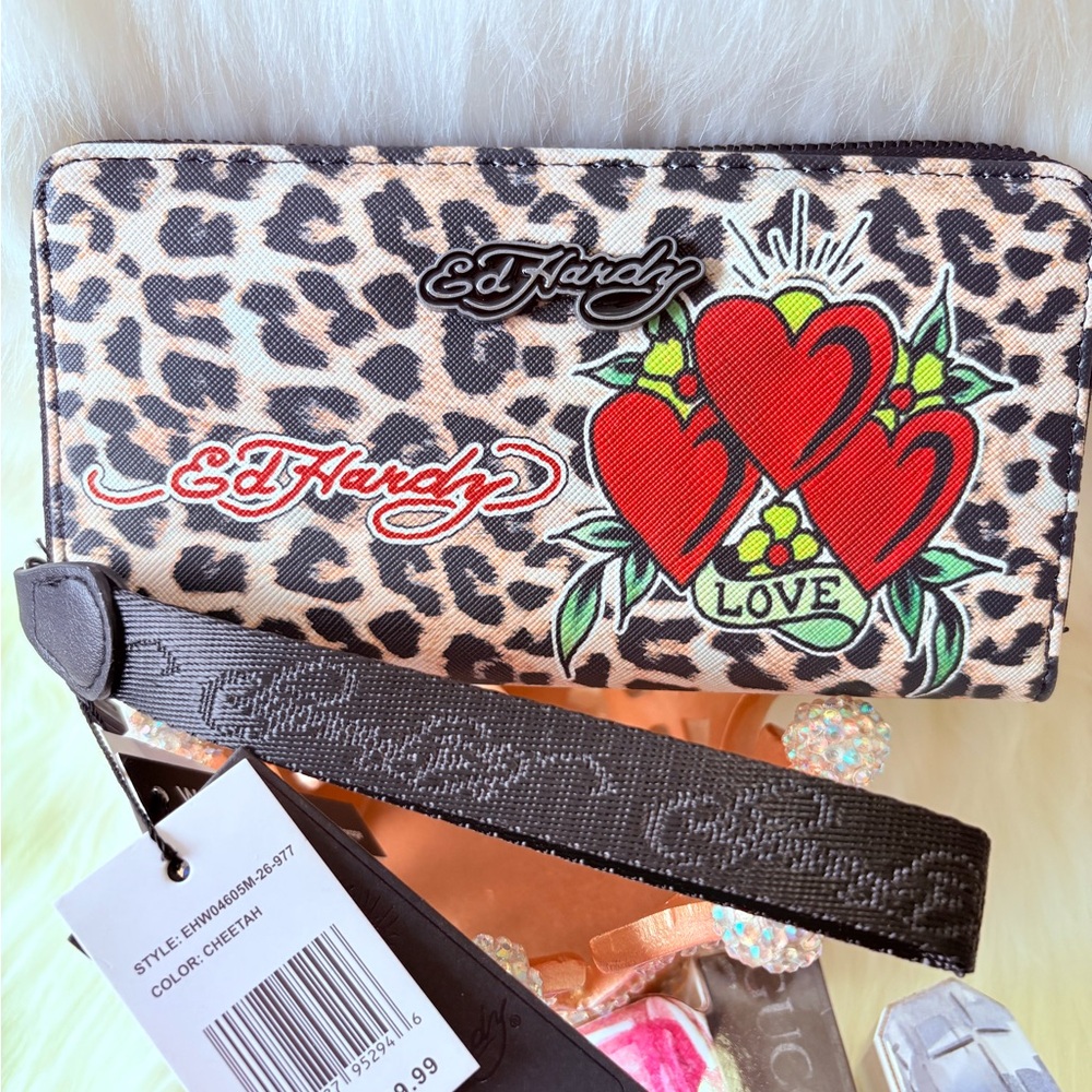 🩷🩷Ed Hardy Cheetah Print wallet with Red Heart Motif🩷🩷